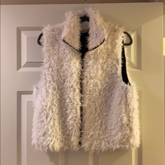C&C California Jackets & Blazers - Super soft faux fur zip up vest